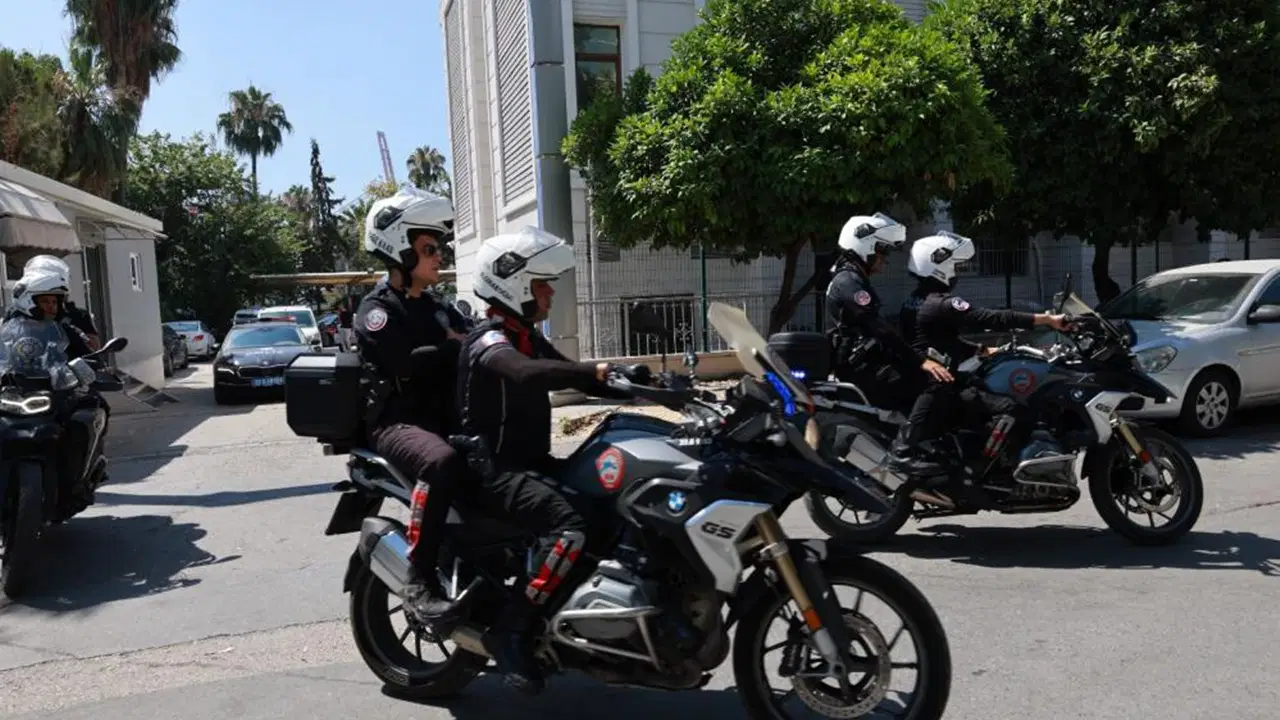 Mersin'de Konaklama Tesislerine Yönelik Denetimler Sonuç Verdi: 3 Şüpheli Yakalandı, İşletmelere Para Cezası Uygulandı
