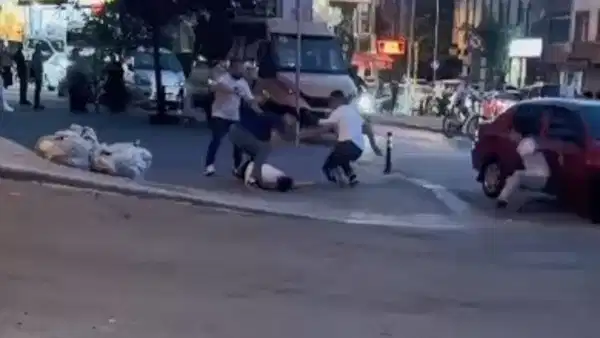 Gaziosmanpaşa'da Sokak Ortasında Çıkan Kavgada Bir Kişi Darbedildi