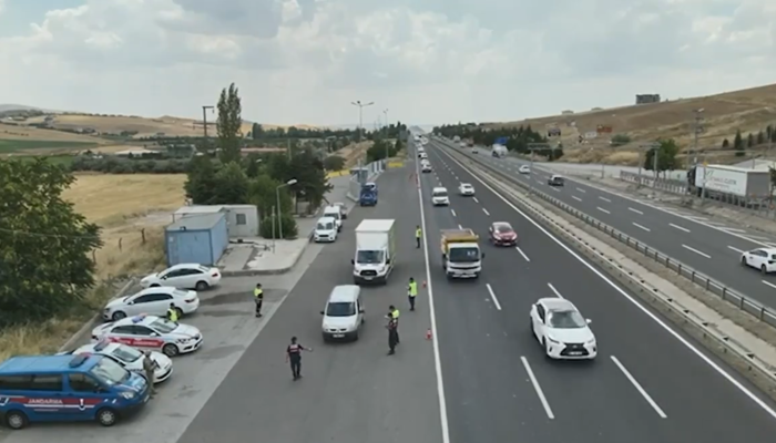 Flaşörlü araç kullananlara da ceza kesildi!  Yüzbinlerce sürücüye dava açıldı