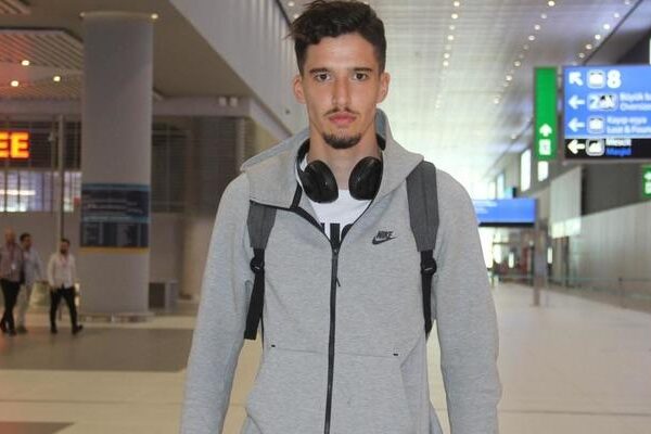Manchester United'da etkinlik! Bu karardan sonra Altay Bayrinden delirdi! Bavulunu istedikleri zaman toplayabilir …