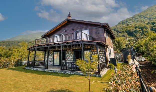 Doğal yaşamı yansıtan üçgen ev modelleri ve taş ev projeleri