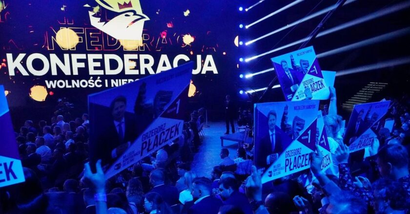 Polonya'nın sağında aşırı bir milletvekili, partiden interseks için ayrıldı