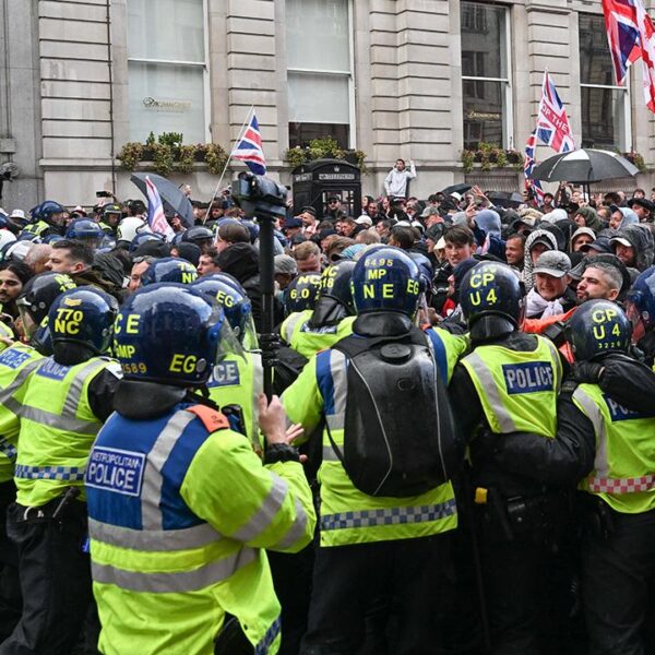 Olaylar aşırı sağda gerçekleşti -Londra'da Yürüyüş: 26 Yaralı Polition, 25 Gözaltı