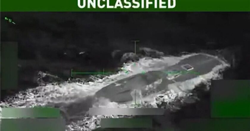 Karayipler'deki Amerikan operasyonu: Uyuşturucu yüklü olduğu iddia edilen bir denizaltı imha edildi