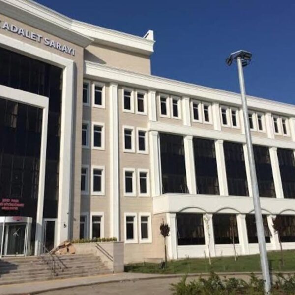 Bursa’da yasa dışı bahis baskınında 7 kişi gözaltına alındı.