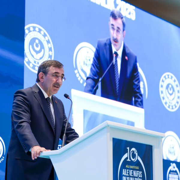 “Nüfus Yaşlanıyor: Aile ve Nüfus Sempozyumu’ndan Önemli Uyarı”