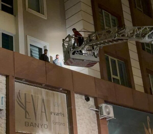 Parmak izi kilidi, kaçış planını alt üst etti; çarşafla inmeye çalışanlar sıkıştı kaldı!